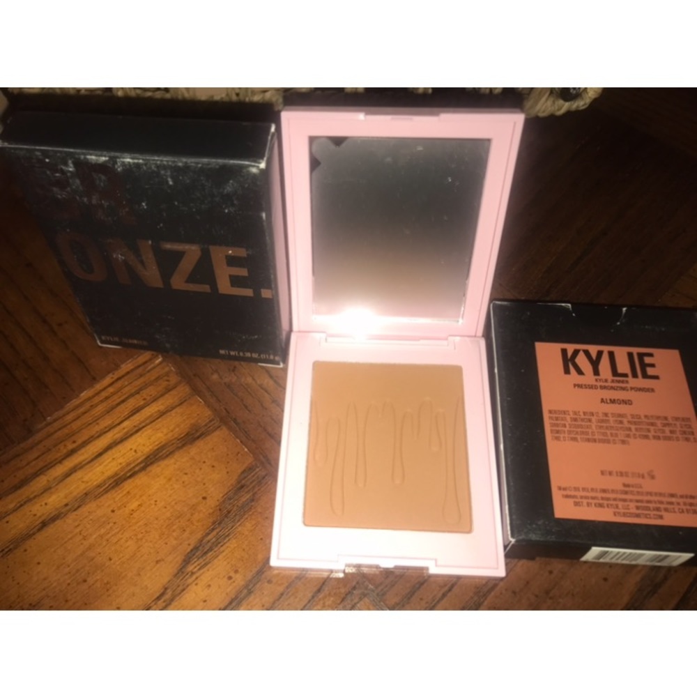 Bronzers 2 available Amond color
